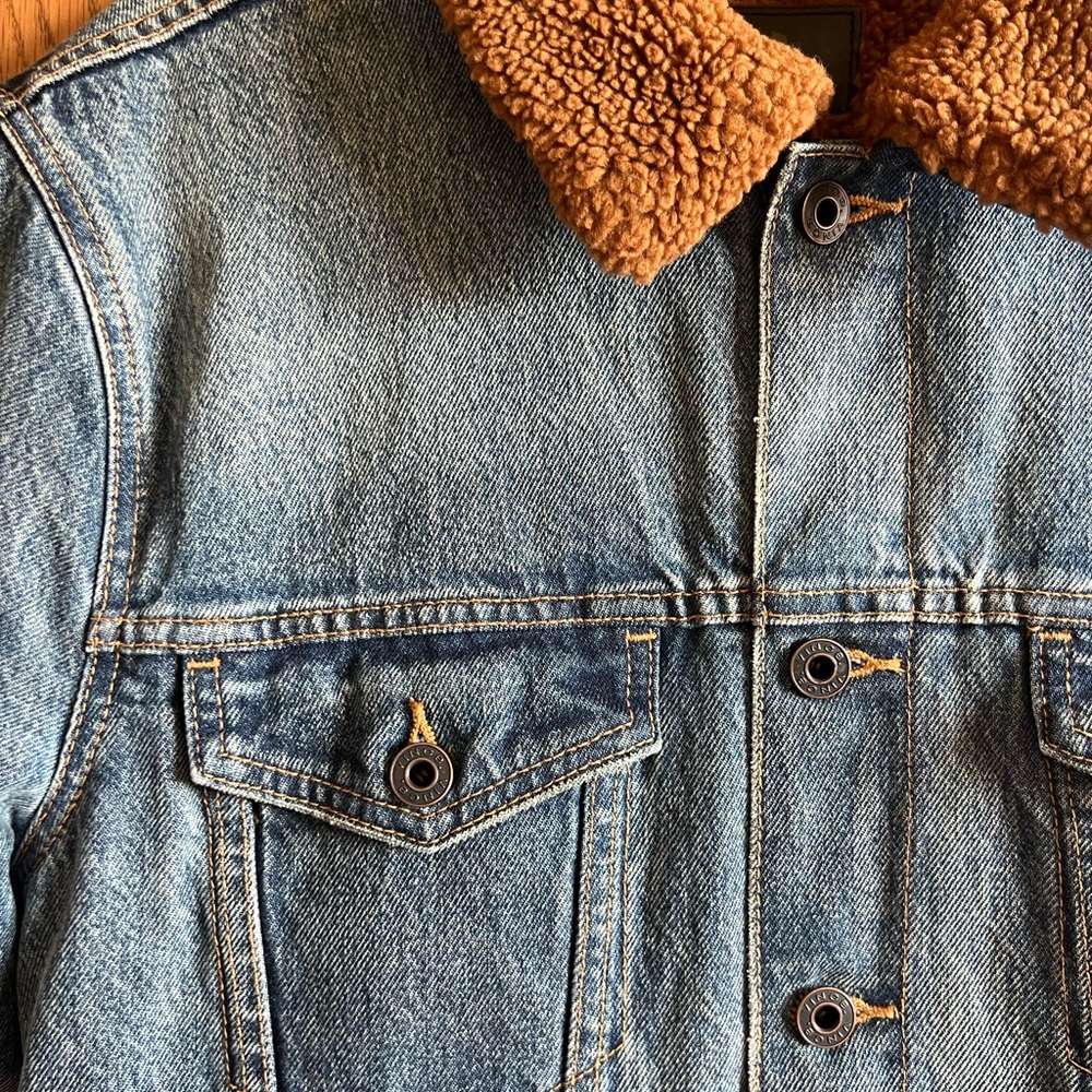 Vince Mohave Blue Denim Trucker Jacket with Brown Sherpa Lining - Picture 8 of 12